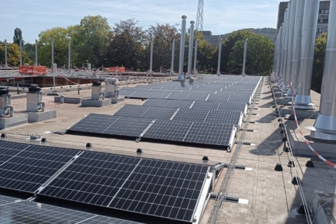 Réalisation B2B Reno.energy : Maison Administrative Porvinciale de Namur : 916 panneaux photovoltaïques et gestion d'ombrages importants