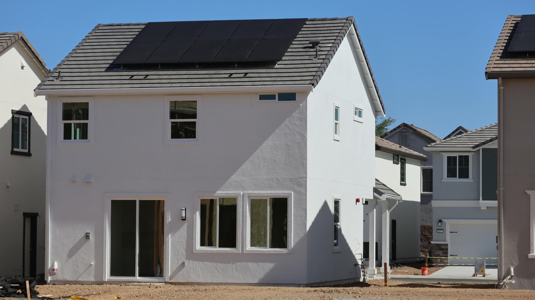 Maison avec panneaux solaires photovoltaïques dans le Sud-Ouest